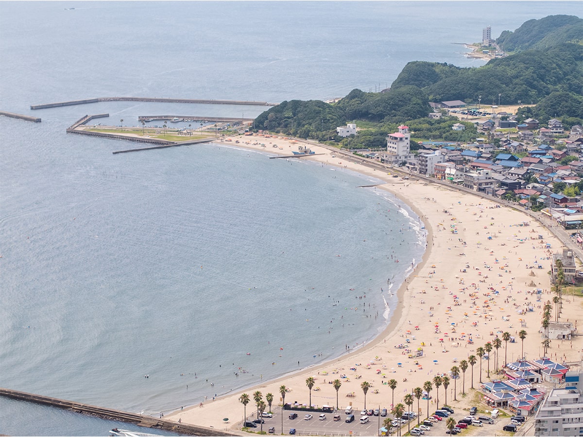 Pantai di Minamichita