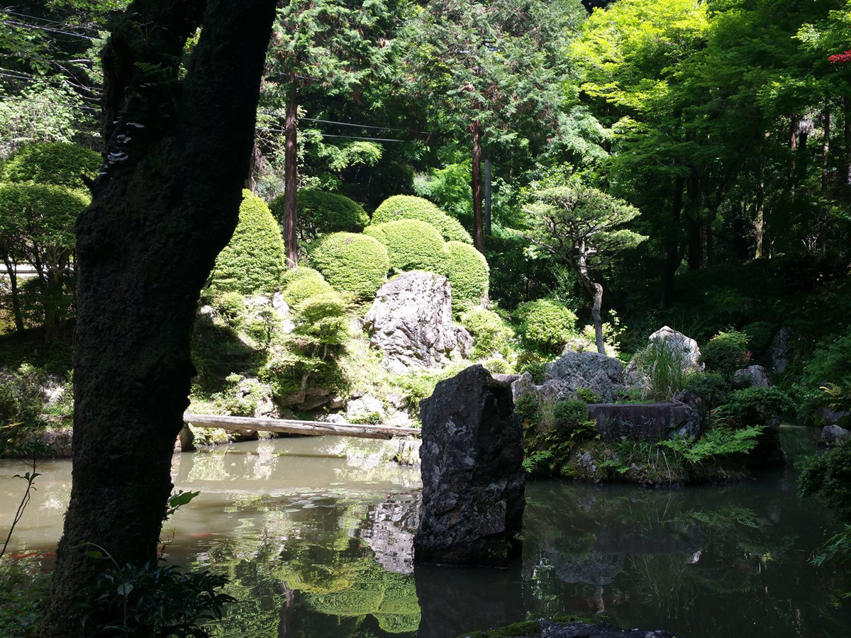 内々（うつつ）神社庭園