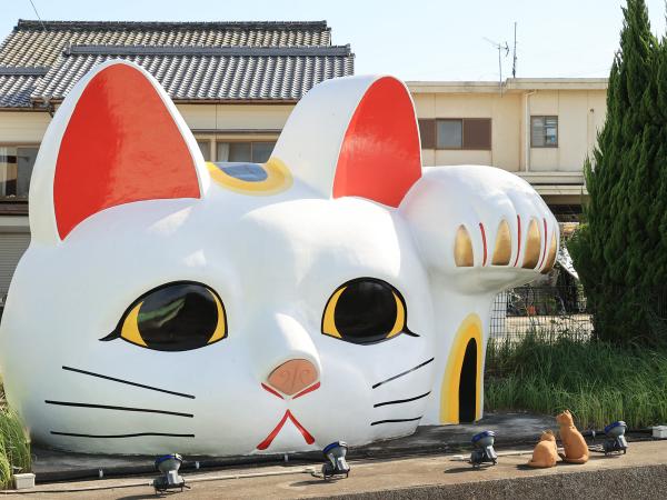 Tokoname, a Town of Kyusu Teapots and Maneki-Neko Beckoning Cats