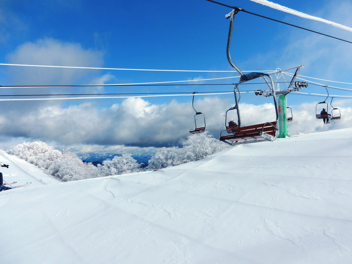 茶臼山高原滑雪場