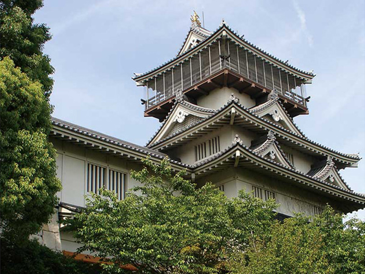 Iwasaki Castle and Iwasaki Castle Historical Museum (Iwasaki-jo・Iwasaki-jo Rekishi Kinenkan)