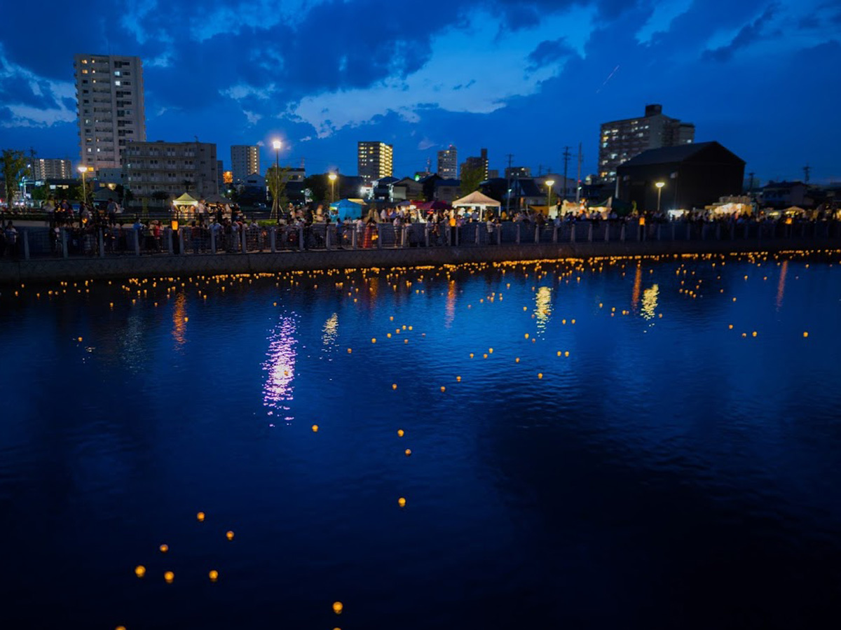 The Illuminated Balls that Add a Fantastical Touch to Handa Canal!