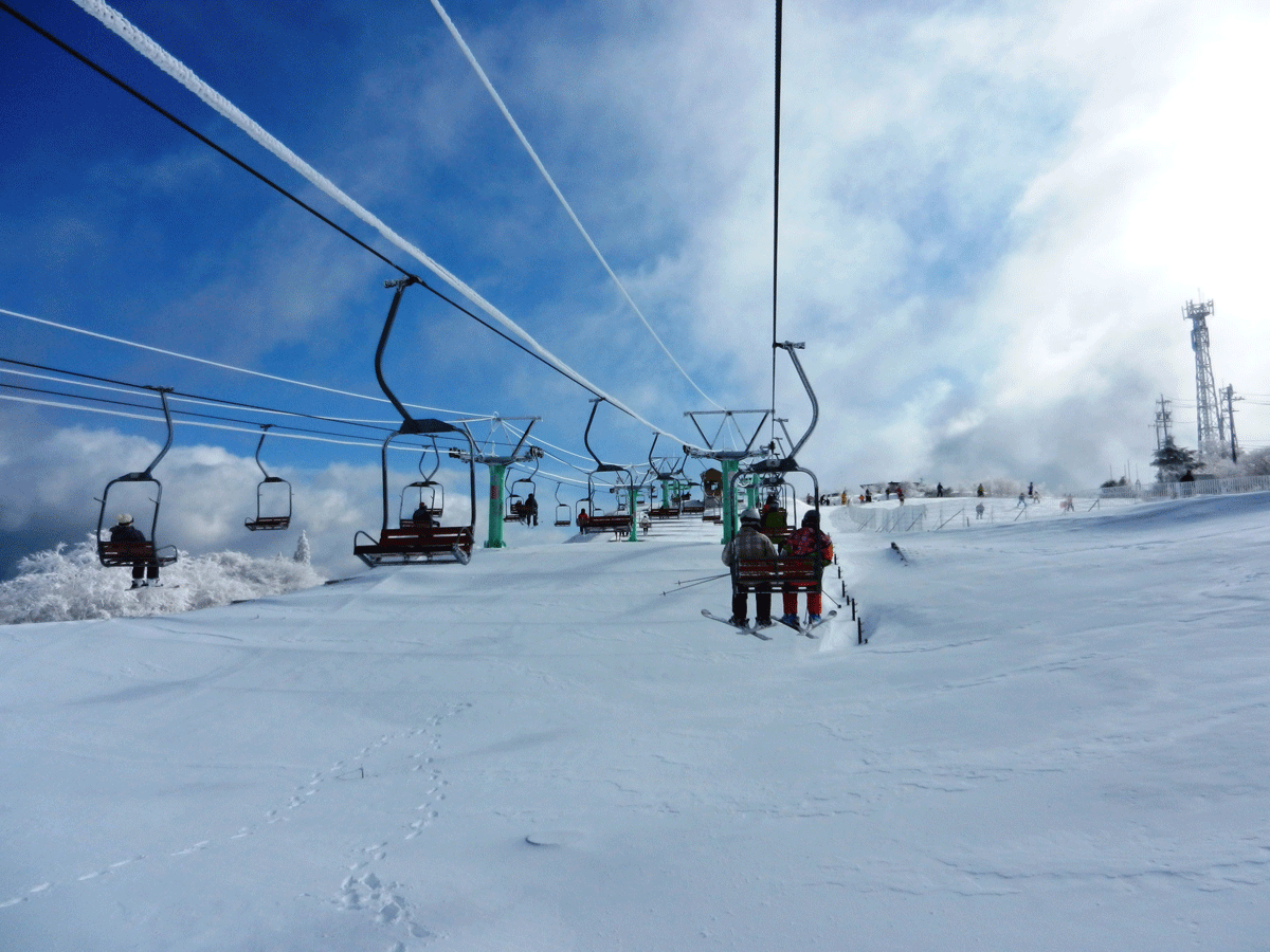 茶臼山高原滑雪场