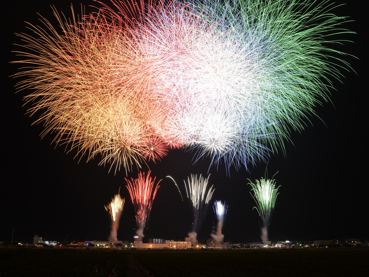 Tahara Festival and Five-Town Fireworks