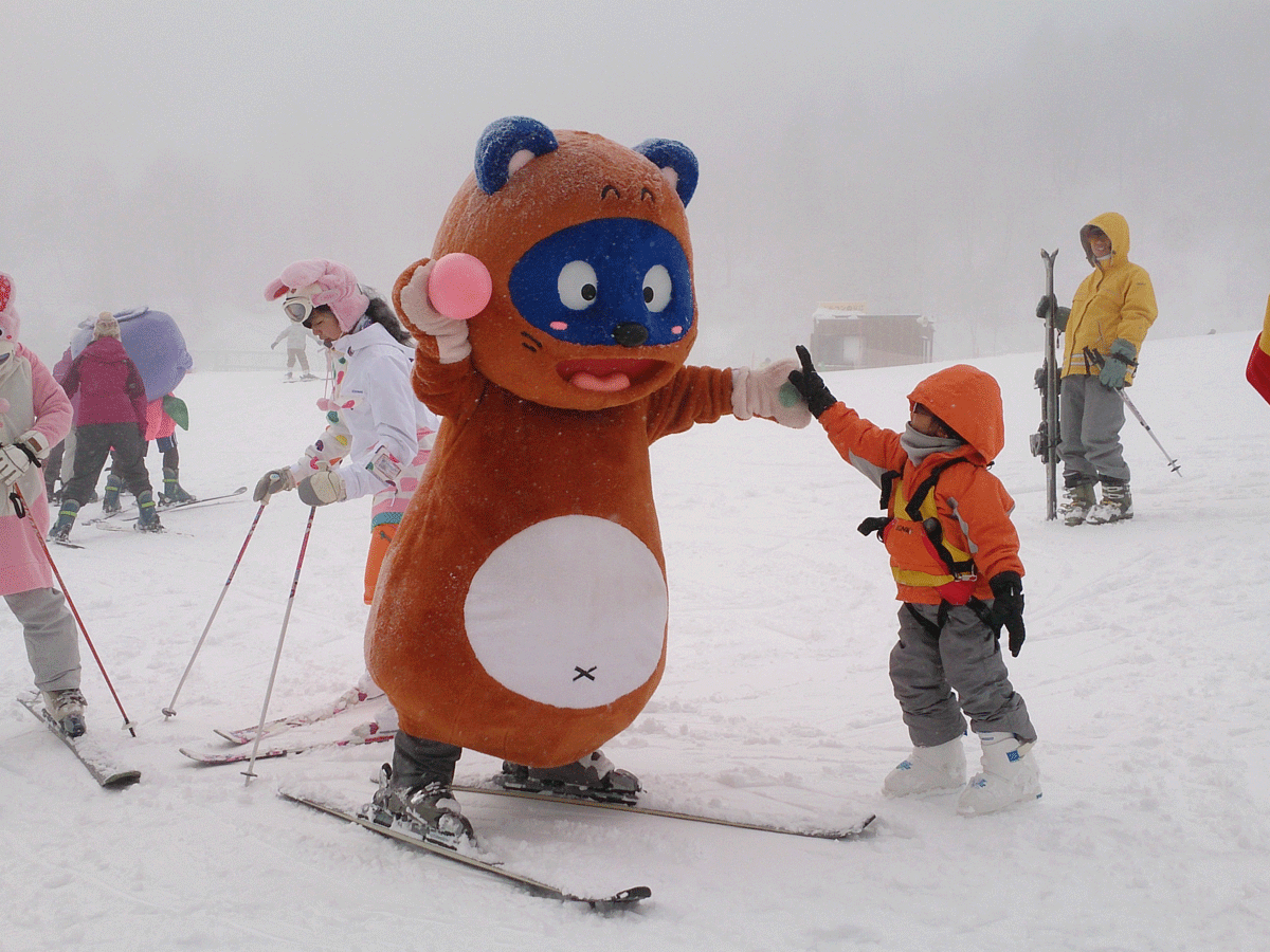 茶臼山高原滑雪场