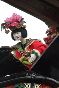 Karakuri Puppet Dolls Around Town (Karakuri Machi Meguri)