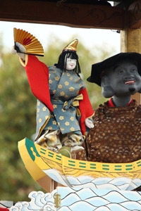 Karakuri Puppet Dolls Around Town (Karakuri Machi Meguri)