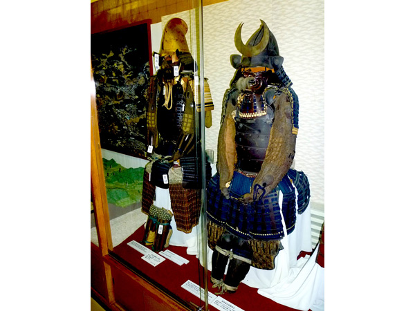 Samurai armor weighed around 15 to 20kg. Nagashino Castle Ruins Museum display.