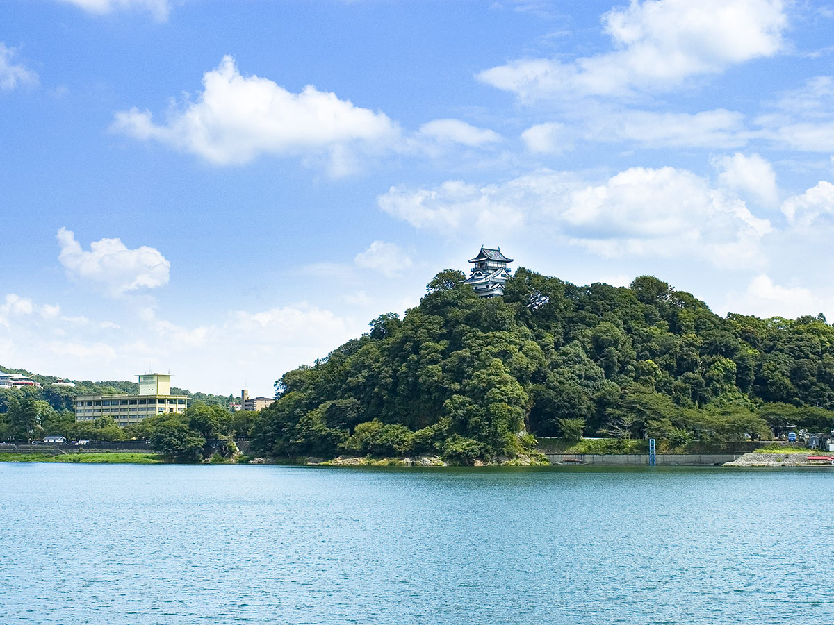 National Treasure Inuyama Castle from the Kisogawa River
