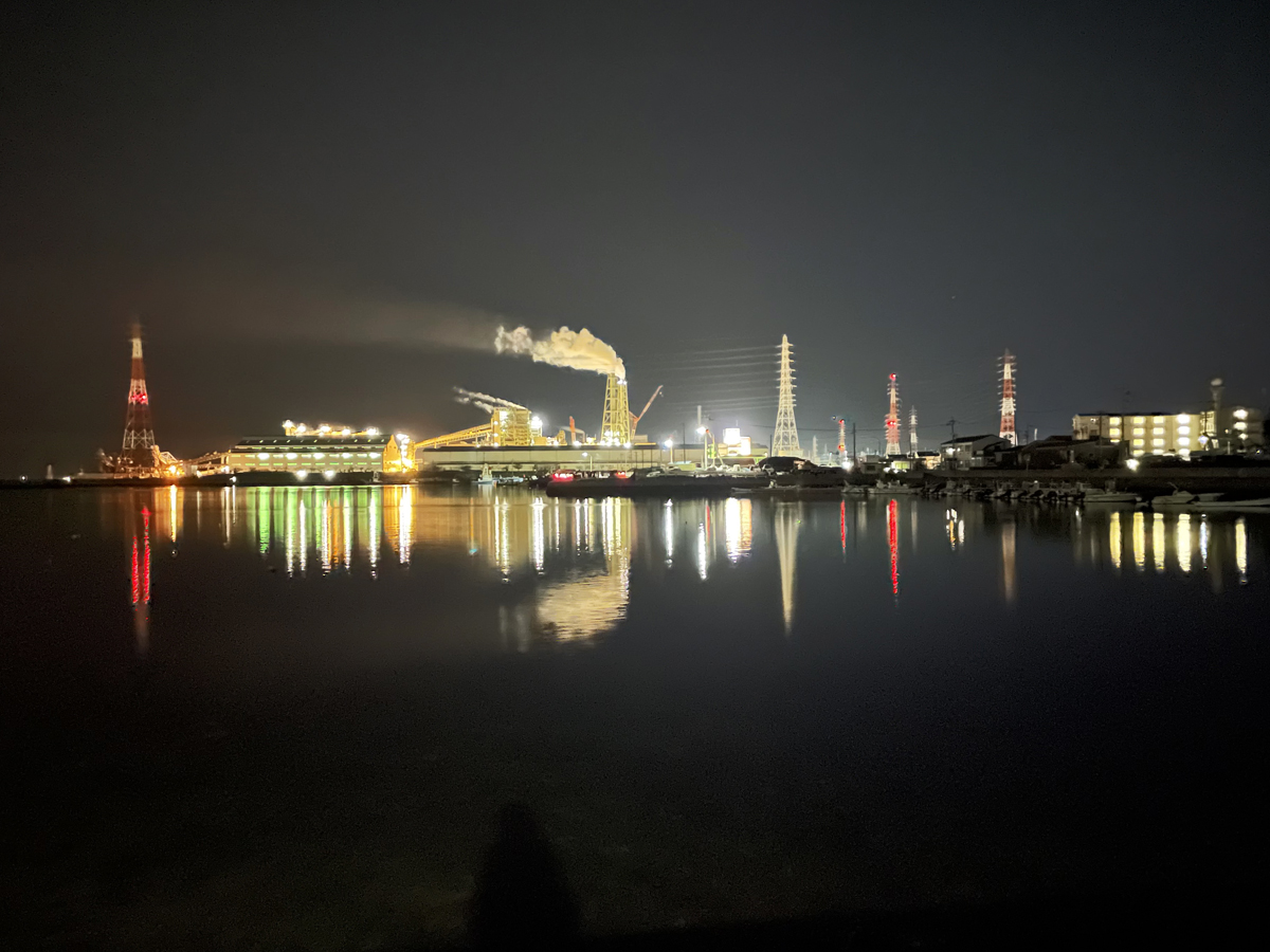 衣浦港の工場夜景